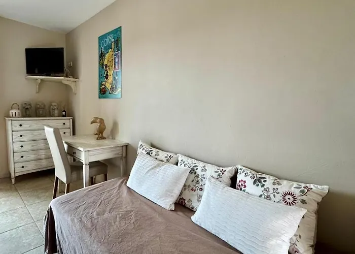 Grand Dans Avec Piscine In *