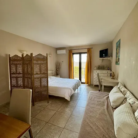 Grand Dans Avec Piscine In Apartment *