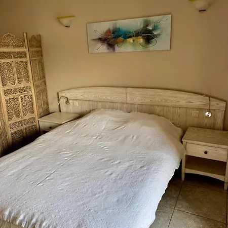 Grand Dans Avec Piscine In Lägenhet Sisco